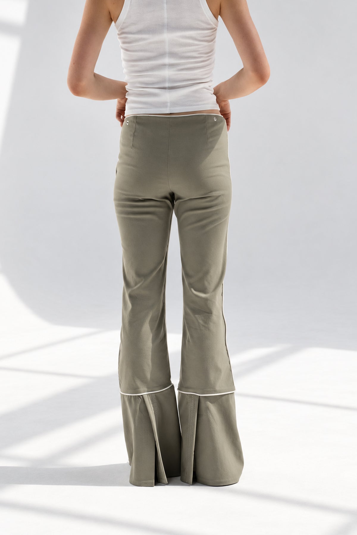 JEU CARRÉ – TROUSERS
