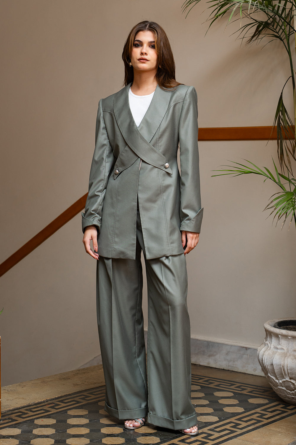 MONOGAMY BLAZER.– SAGE