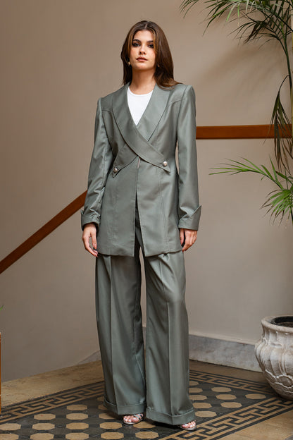 MONOGAMY BLAZER.– SAGE