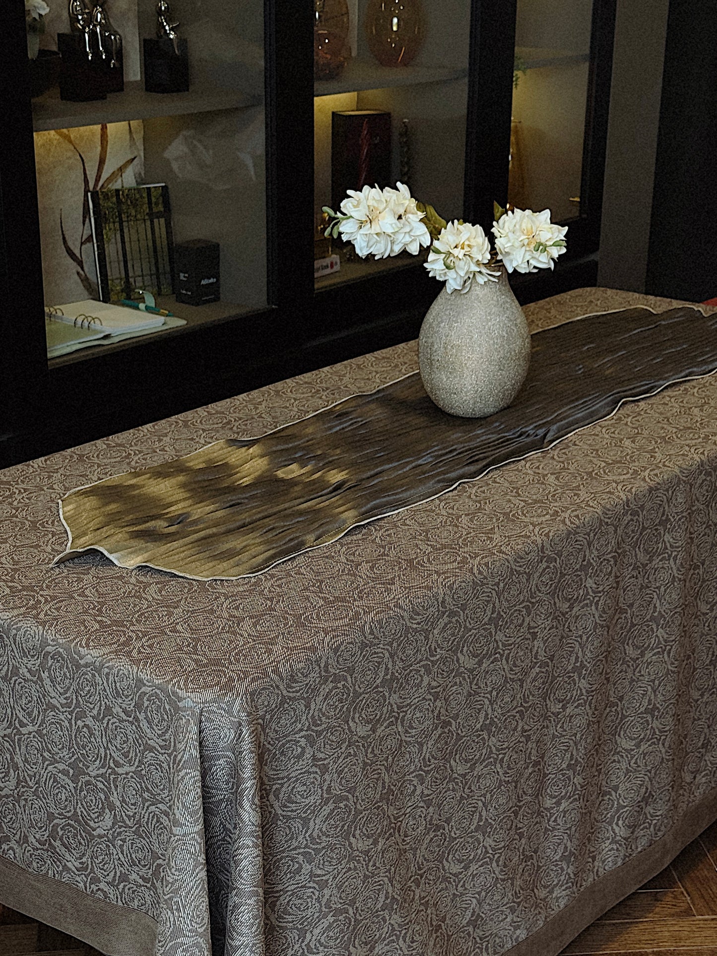 BEIGE PLUME TABLE CLOTH