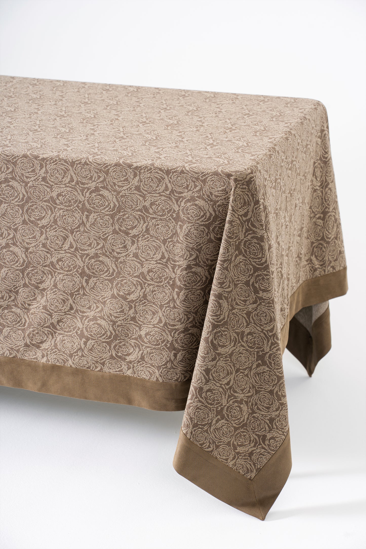 BEIGE PLUME TABLE CLOTH